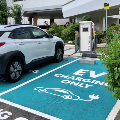Pengisi daya DC rumah yang berdiri di lantai untuk EV 60KW 1000V 3 Pin CCS2 Terapkan pada BYD Han EV Qin Song