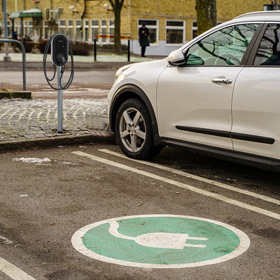 VW ID4 Kendaraan Listrik Tingkat 2 EV Charger Station dengan Point to Point Communication