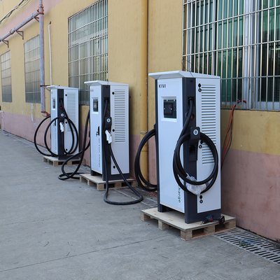 120kw 3 Phase Electric Car Power Fast Charging Station Chademo CCS1 CCS Tipe 2 Cepat DC EV Pengisi daya